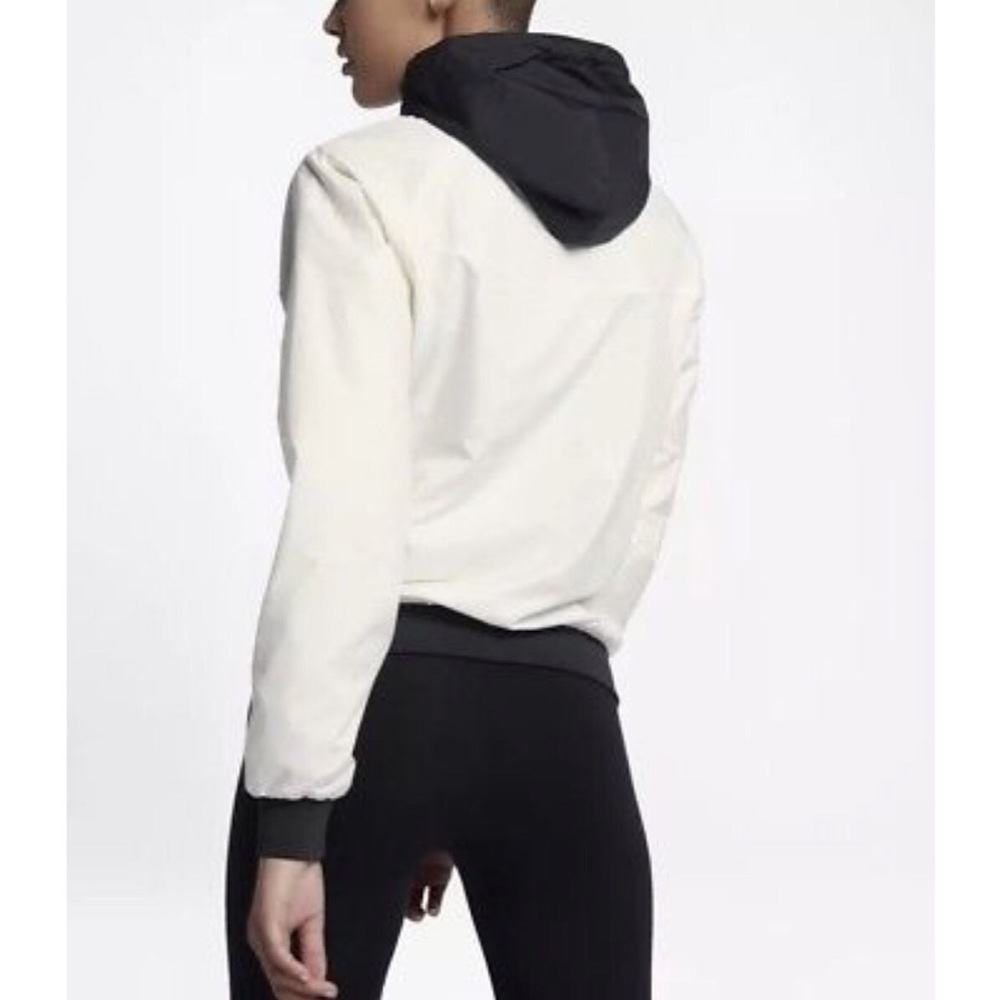 • NIKE Women’s Windrunner Windbreaker Jacket NWT - Picture 2 of 6